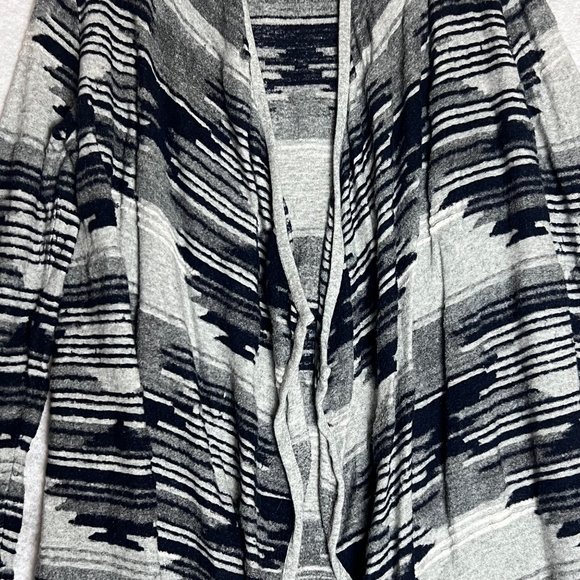 4 for $20 Lucky Brand Aztec Long Cardigan Size Medium - Picture 8 of 13